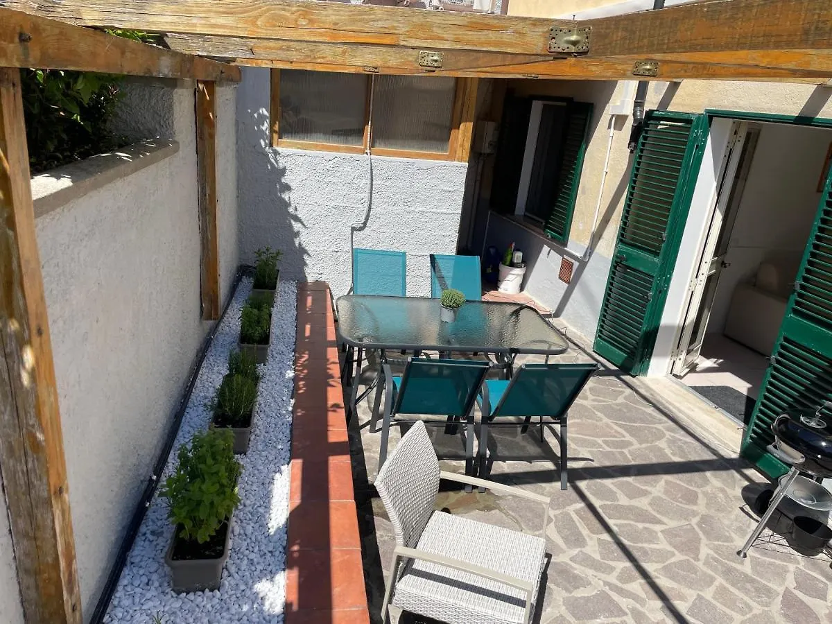 Villa Portoferraio 0*,